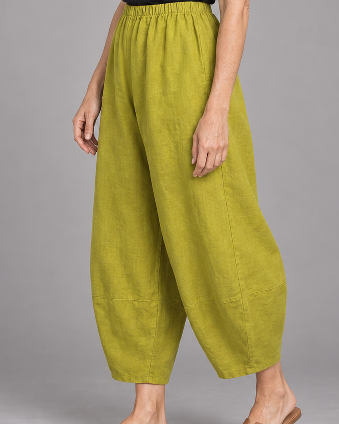 Bryn Walker Oliver Pant in Olio, heavy linen, detail view on model