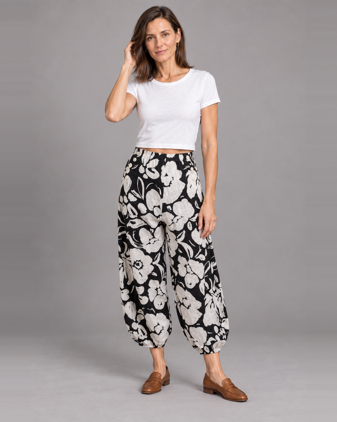 Bryn Walker Genie Pant in Tapioca, print linen, front view on model