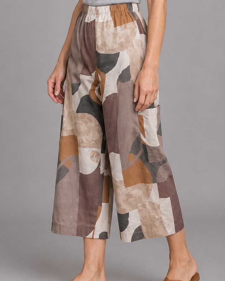 Bryn Walker Pasha Pant in Ceramica, cotton, detail view on model
