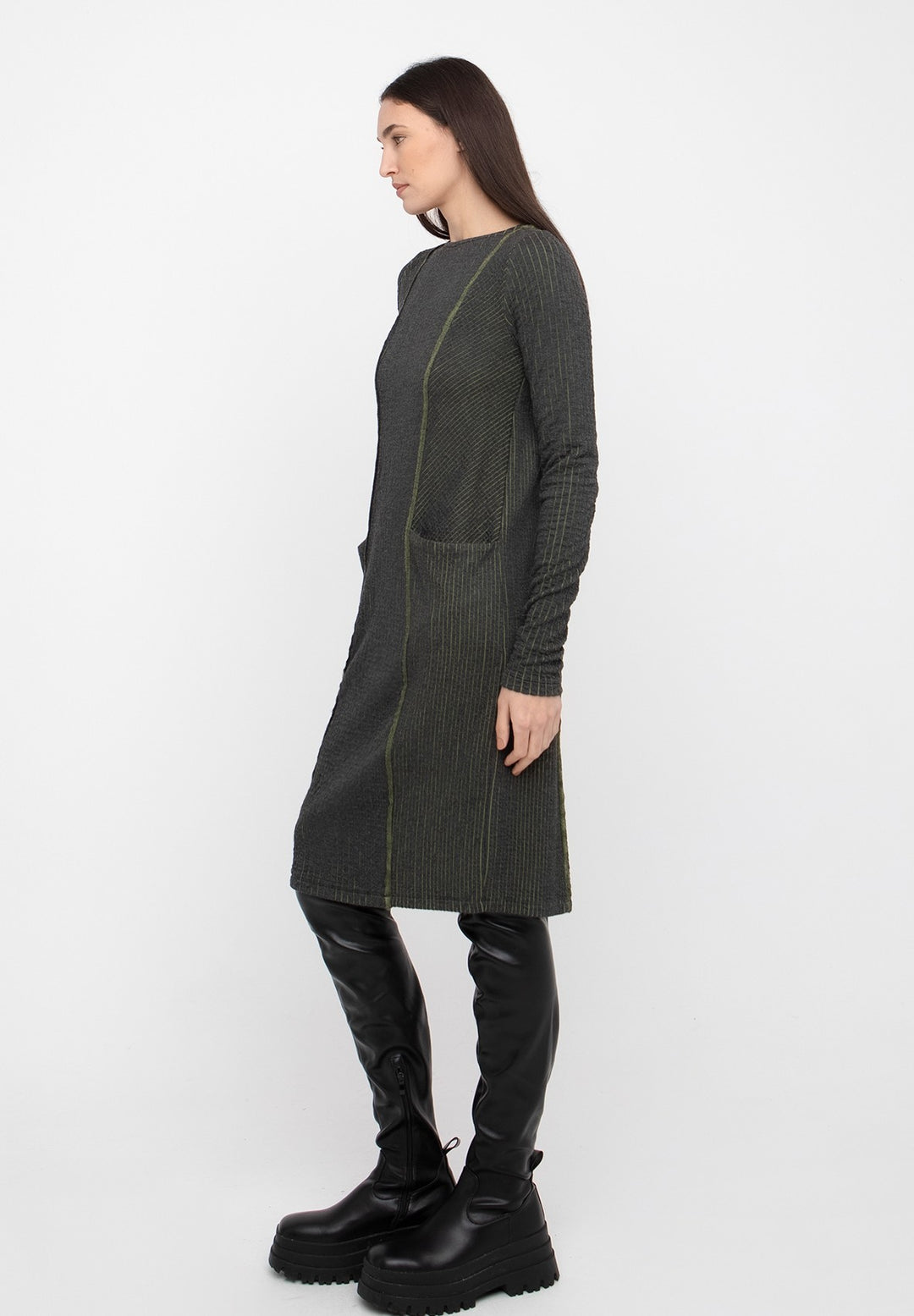 Ozai N Ku - Contrast-Stitch Pocket Midi Dress