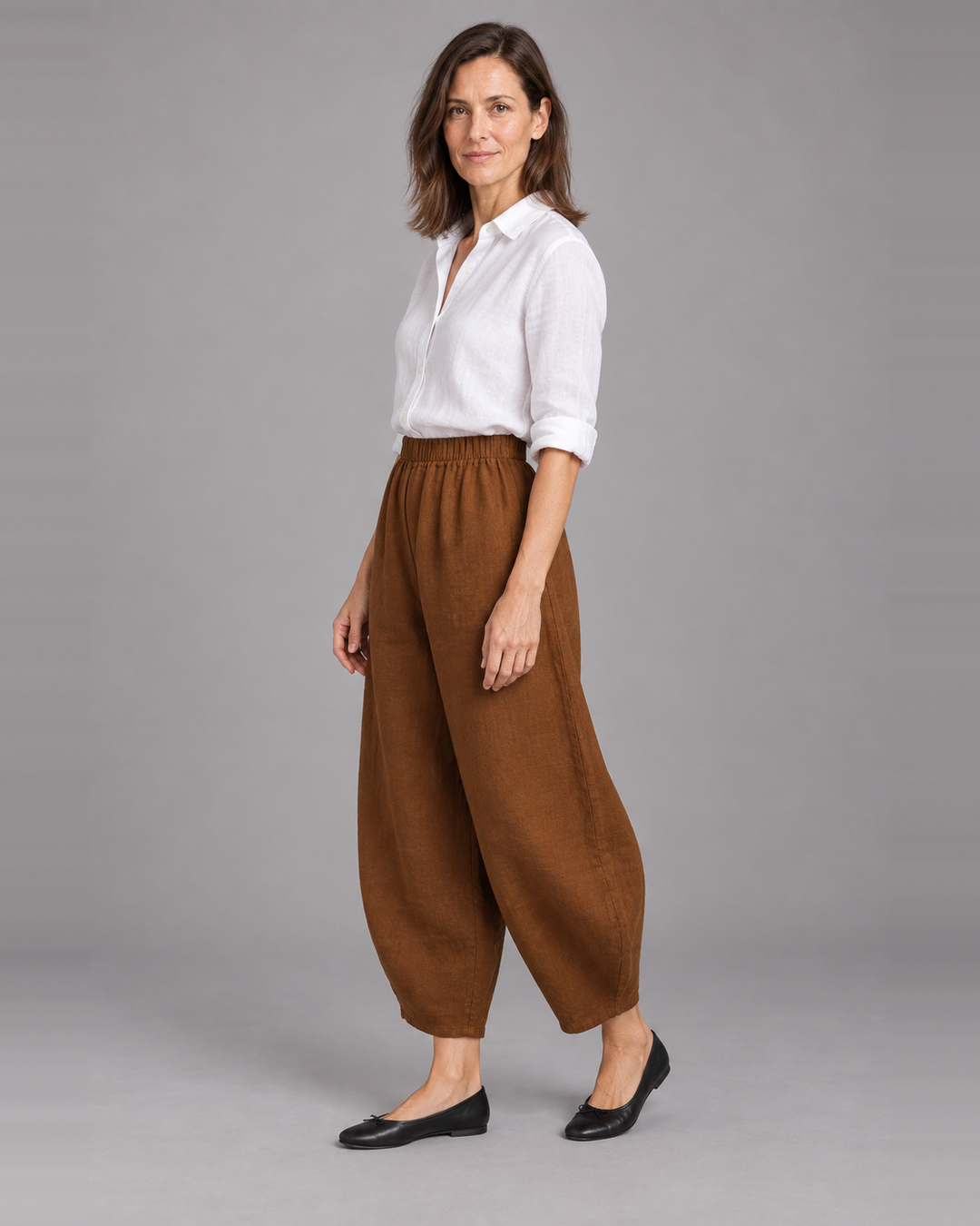 Bryn Walker Oliver Pant in Pinecone, heavy linen, front view on model