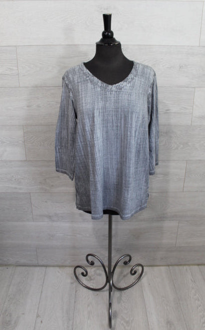 Focus Clothing - V NECK 3/4 SLEEVE TOP FINAL SALE ITEM