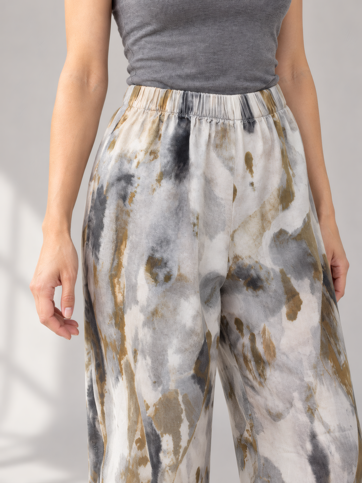 Bryn Walker Cumbria Cas Pant in Pioggia, close up of the fabric and details