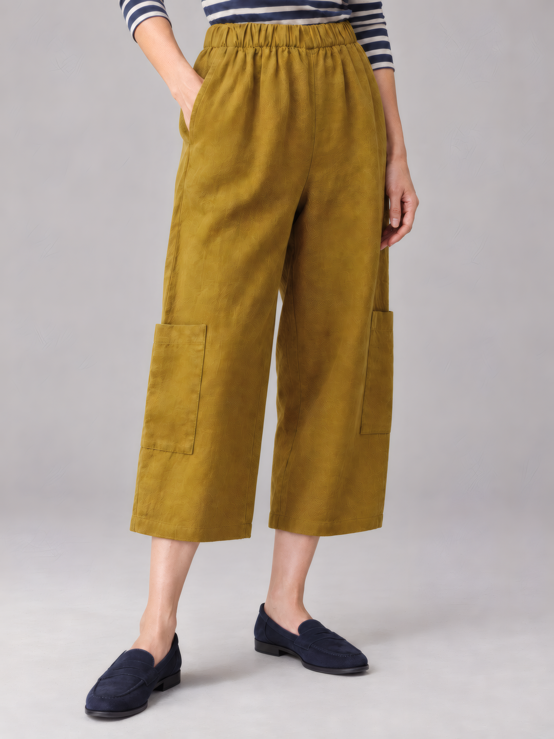 Bryn Walker Heavy Linen Casbah Pant in Honeycomb, close up of the fabric and details