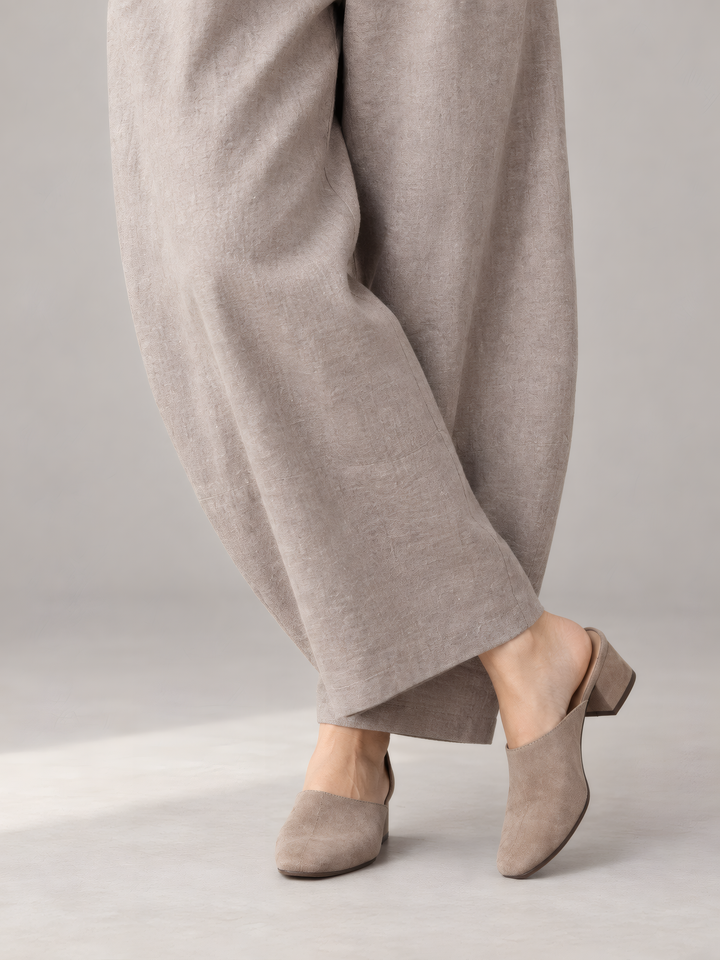 Bryn Walker Heavy Linen Oliver Pant in Sandpiper, close up of the fabric and details