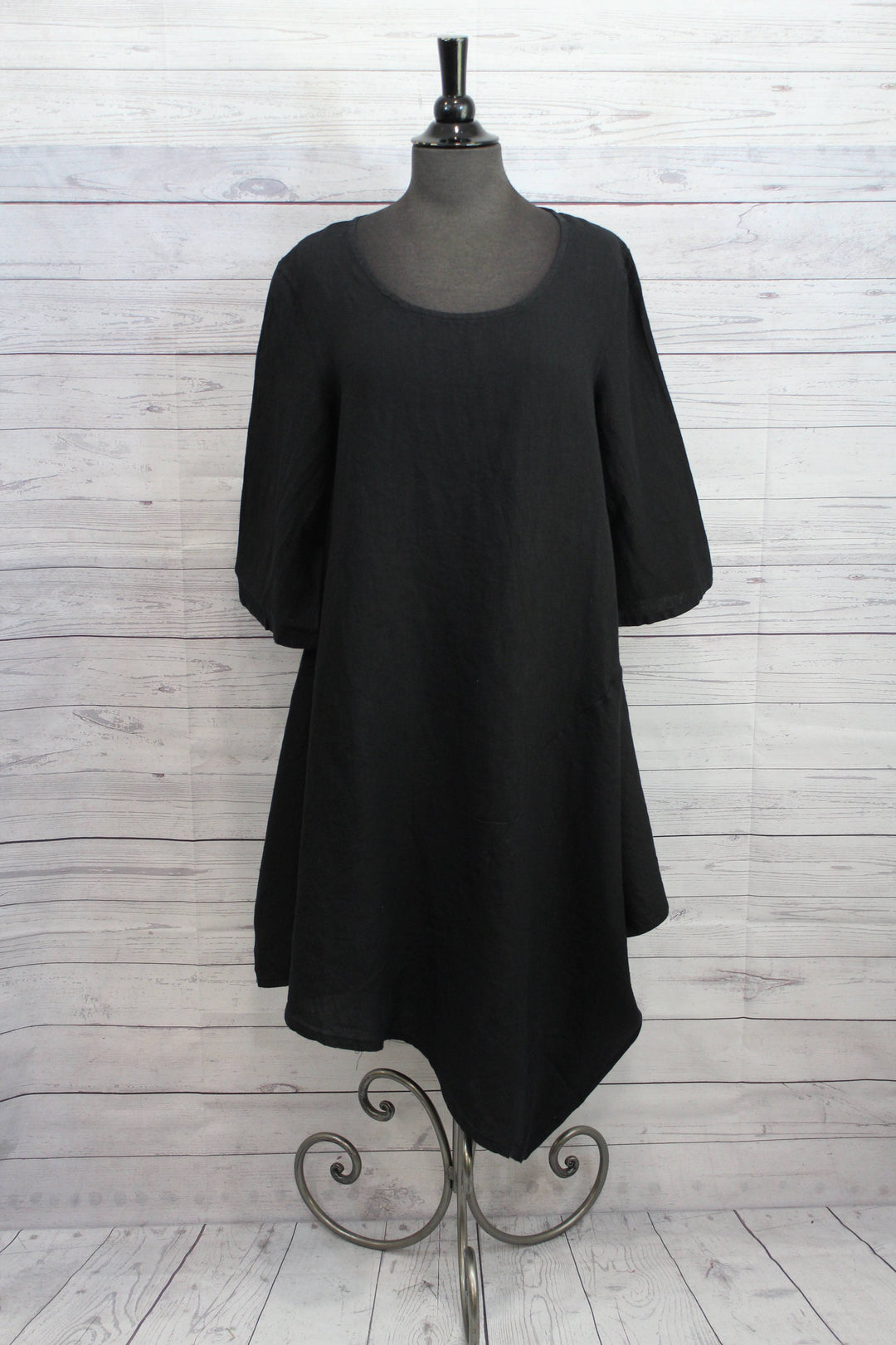 Bryn Walker Naida Light Linen Scoop Neck 34 Sleeve Asymmetrical Hem Tunic, Womens, M, Black Bryn Walker Naida Light Linen Scoop Neck 34 Sleeve Asymmetrical Hem Tunic, Womens, M, Black